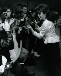 Joan Collins, 1986 NYC.jpg